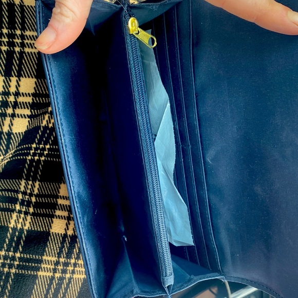 Tommy Hilfiger wallet - Picture 3 of 3